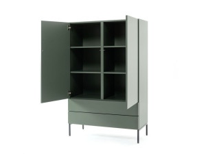 Деревянный шкаф с ящиками