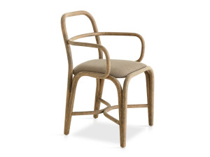 Мягкий стул из ротанга с подлокотниками