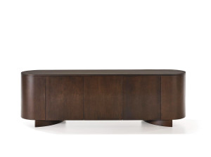 Деревянный шкаф с распашными дверями