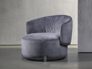 Бархатное вращающееся кресло с подлокотниками