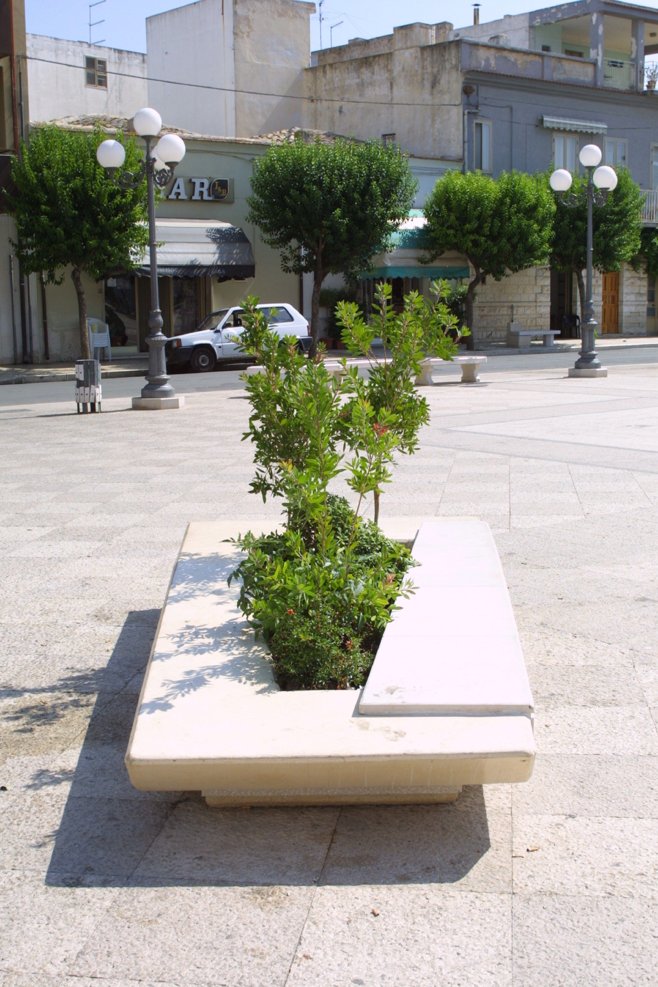 Каменная скамья для открывания двери со встроенной плантатором Viscio Urban Design COSTA ARCH-00071576 - Вид №2