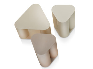 Металлический треугольный журнальный столик