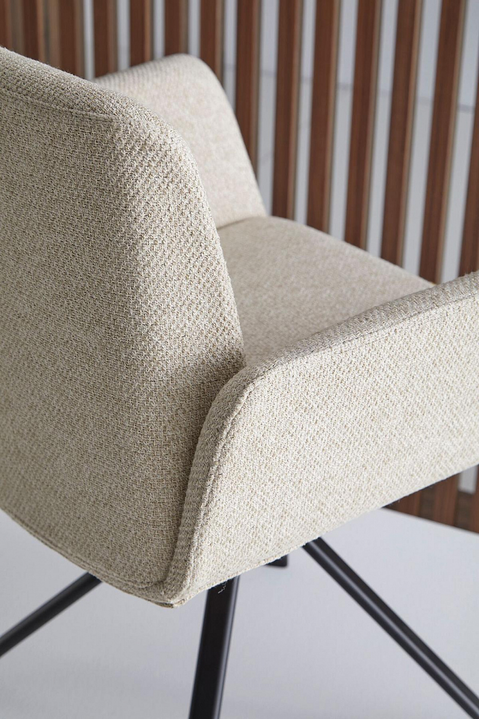 075557 Поворотное кресло Punt Mobles Hug Santreyd - Вид №2