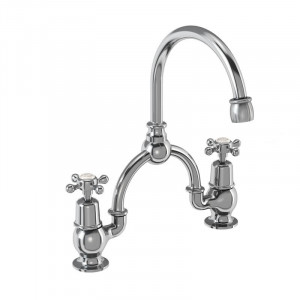 Burlington Арочный смеситель Claremont с 2 отверстиями и изогнутым изливом (центры 230 мм) Четверть оборота с акцентом Медичи CL28-QT MED