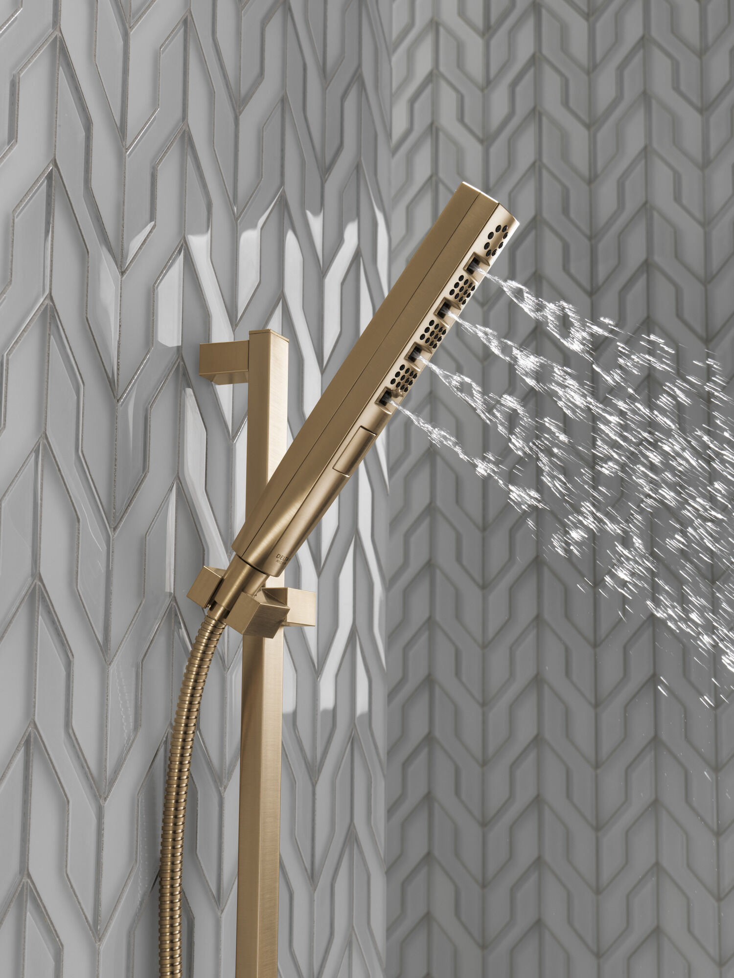 H2Okinetic® Ручной душ со скользящей штангой с 4 настройками Delta Faucet 51140-CZ - Вид №2