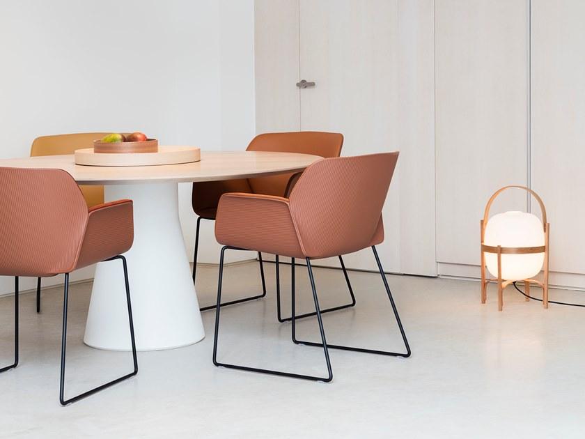 Andreu World Стул на санках с подлокотниками Nuez So2783 - Вид №5