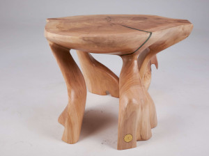 Деревянный журнальный столик