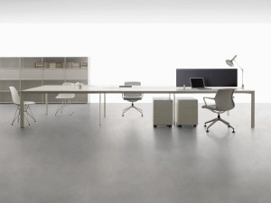 Множественный стол с разделительными панелями