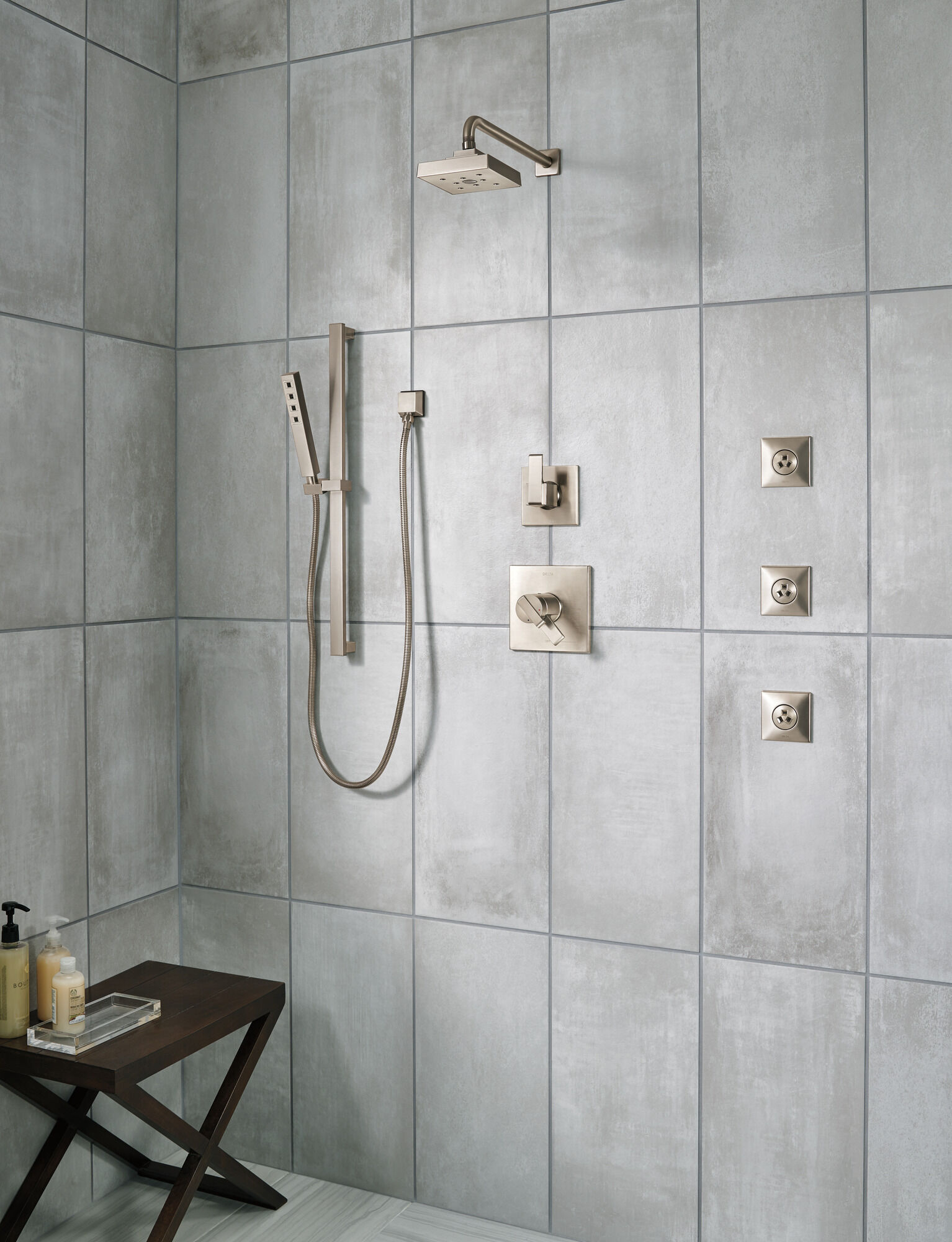 T11967-SS 3-портовая переключающая накладка с 6 позициями Delta Faucet Ara Нержавеющая сталь - Вид №1