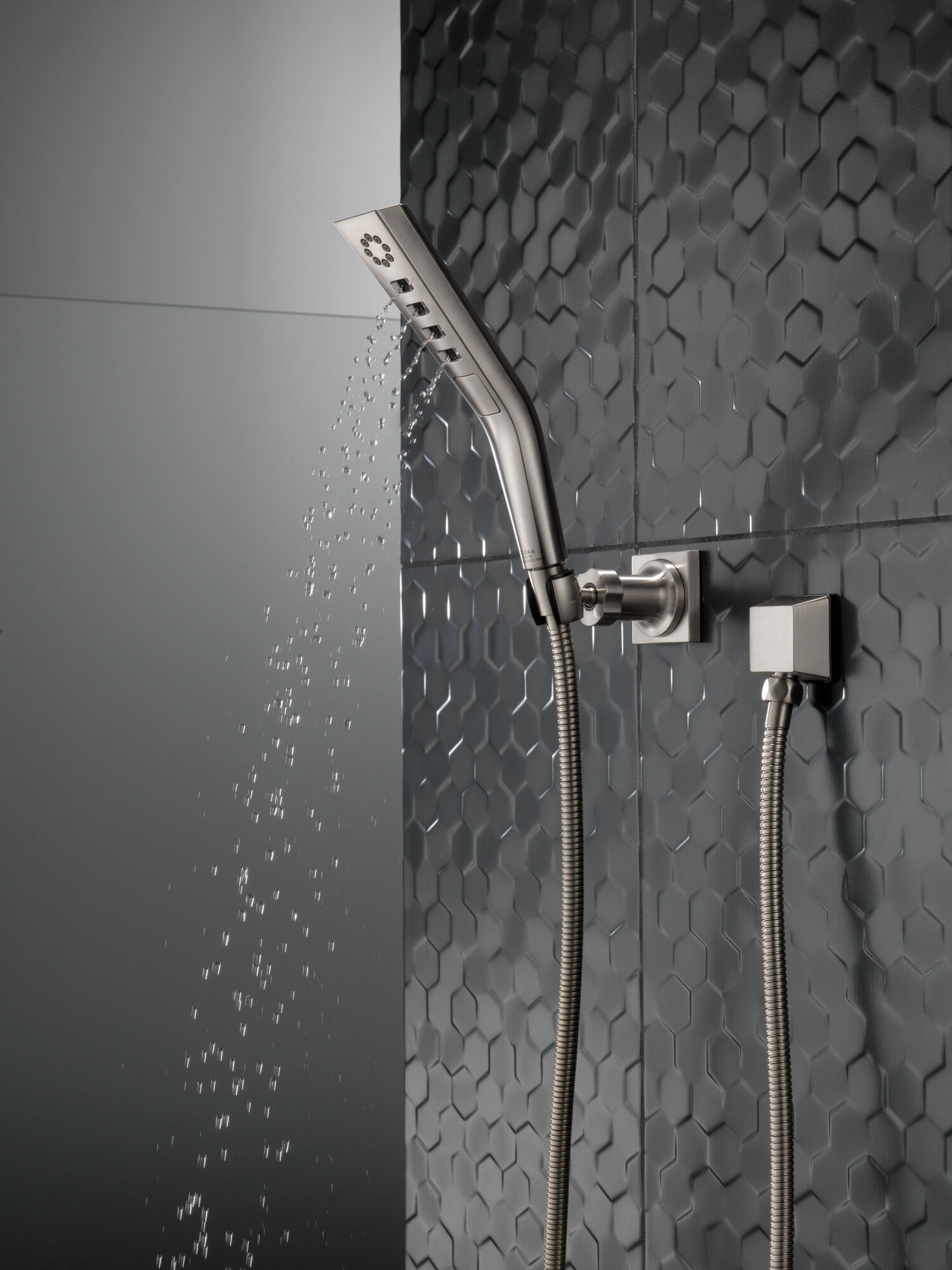 H2Okinetic® Ручной душ с 3 настройками для настенного монтажа Delta Faucet 55799-SS - Вид №5