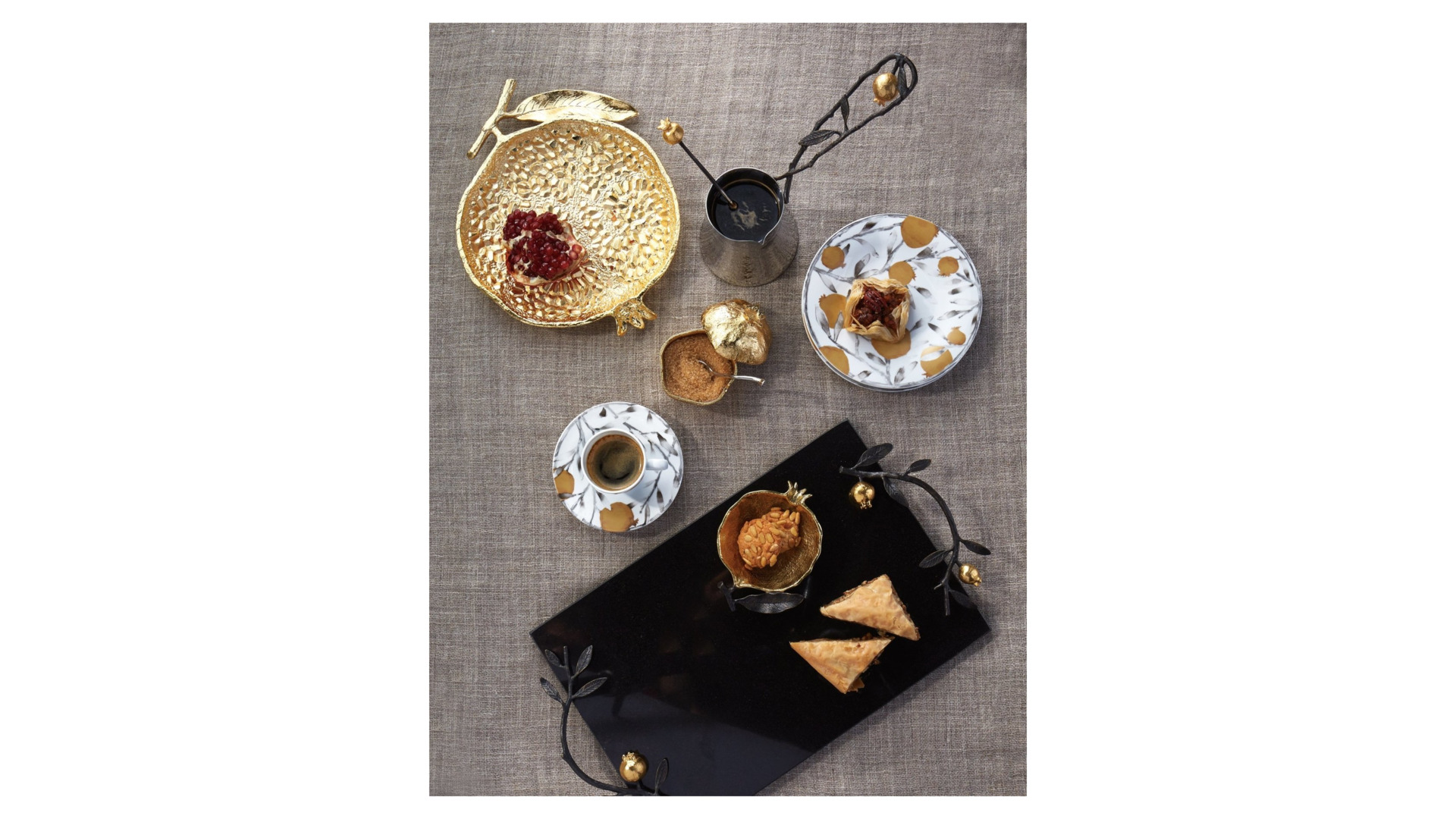 10577284 Michael Aram Банка для мёда с ложкой Michael Aram Гранат 8см, сталь нержавеющая, золотистая Сталь нержавеющая  - Вид №1