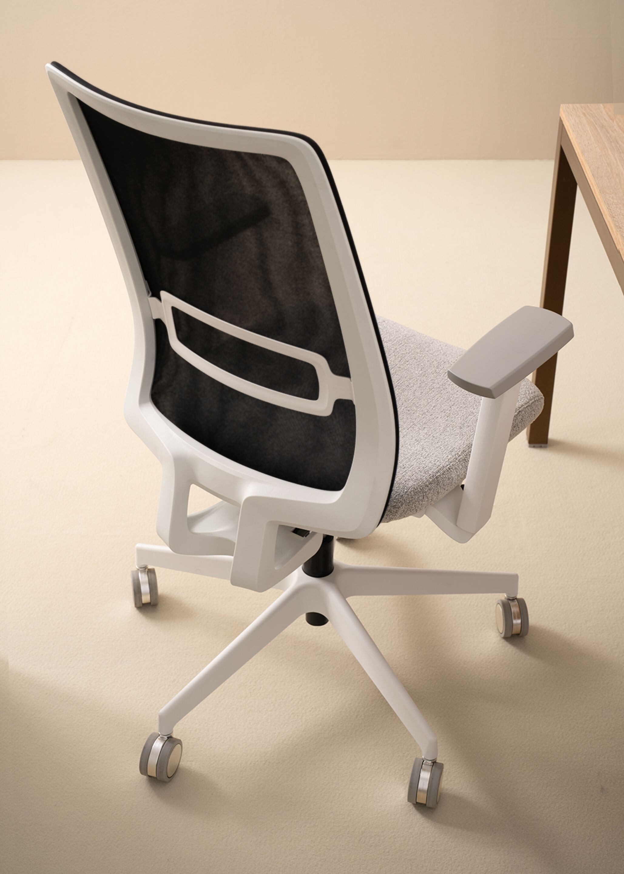 Тканевое вращающееся офисное кресло с подлокотниками Quinti Sedute SUN ARCH-00091512 - Вид №2