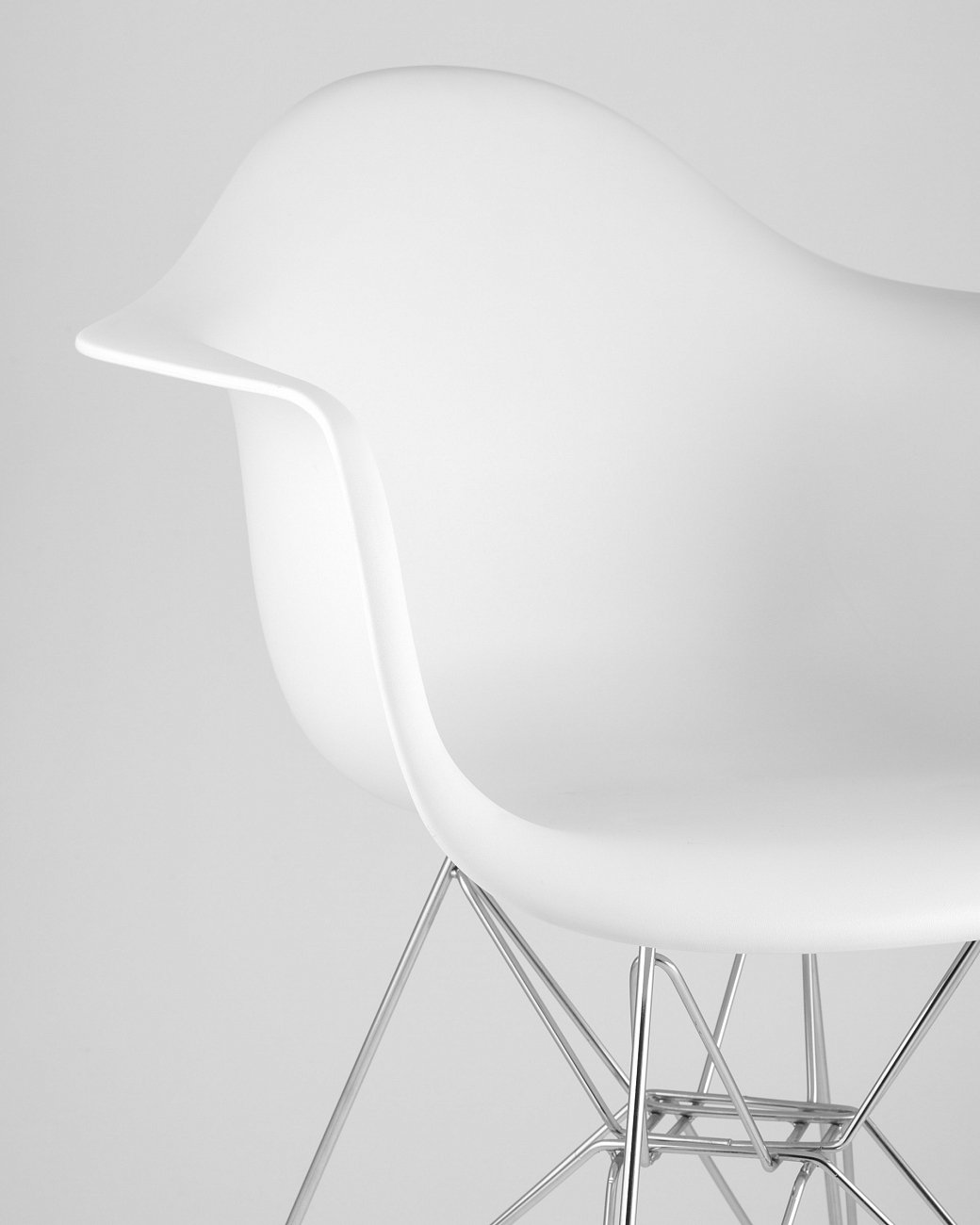 Кресло белое пластиковое с металлическими ножками Eames EAMES EAMES DAR 00-3881991 Белый  - Вид №6