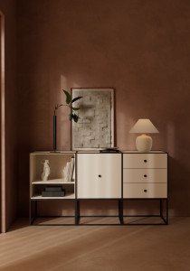 Алюминиевый и деревянный шкаф с ящиками