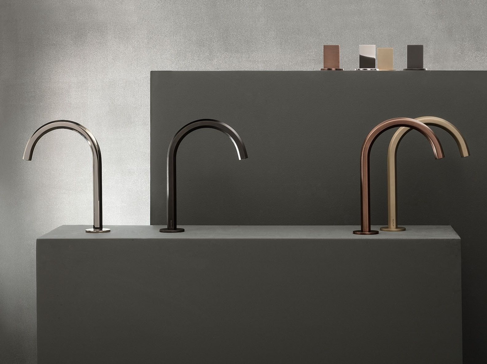 Умывальник с 3 отверстиями и ручками из шлифованного хрусталя Fantini Rubinetti Венеция ARCH-00137452 - Вид №2