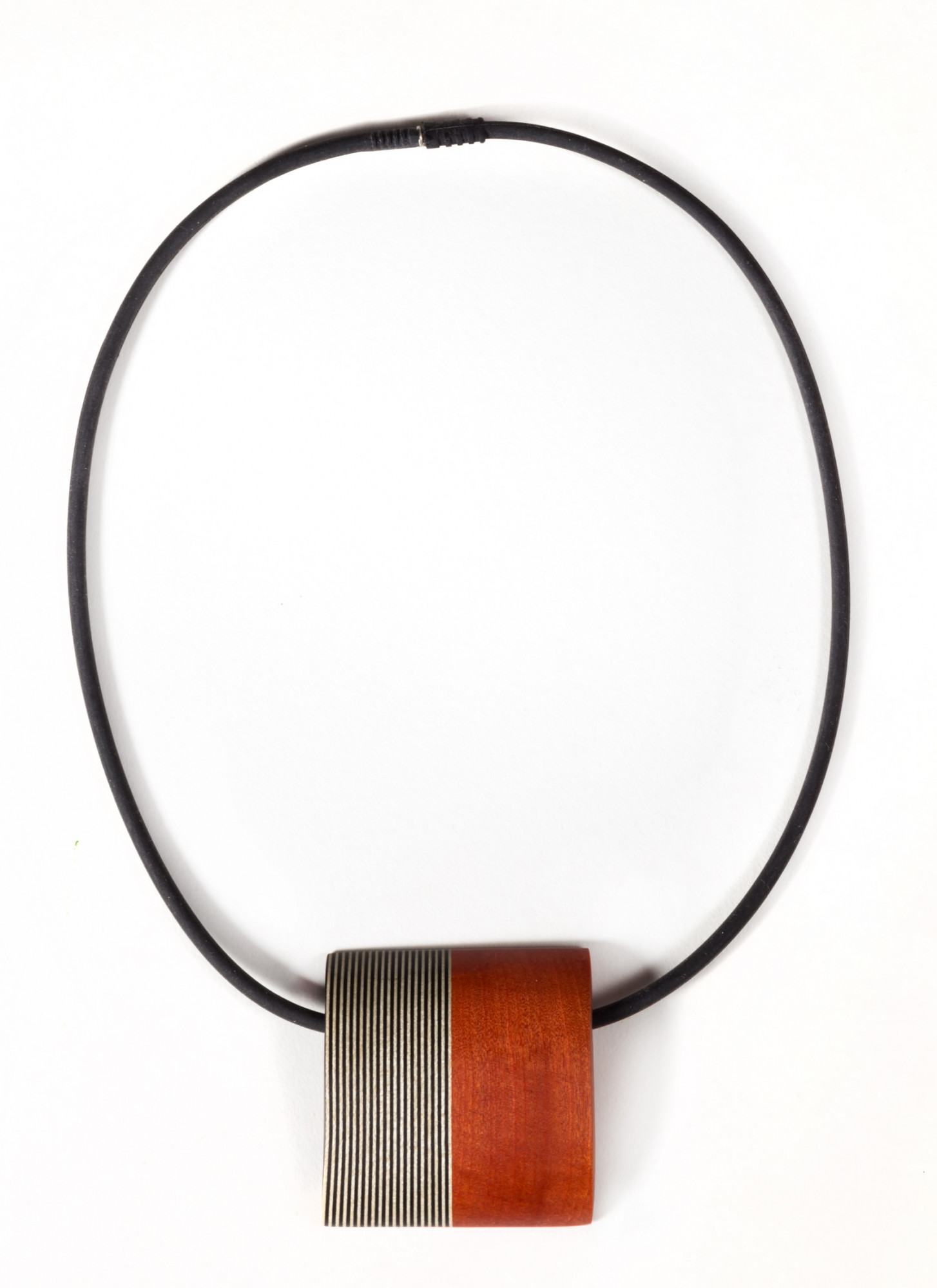 LR33 Колье-кулон, клен, эбеновое дерево Larondelle Santreyd 