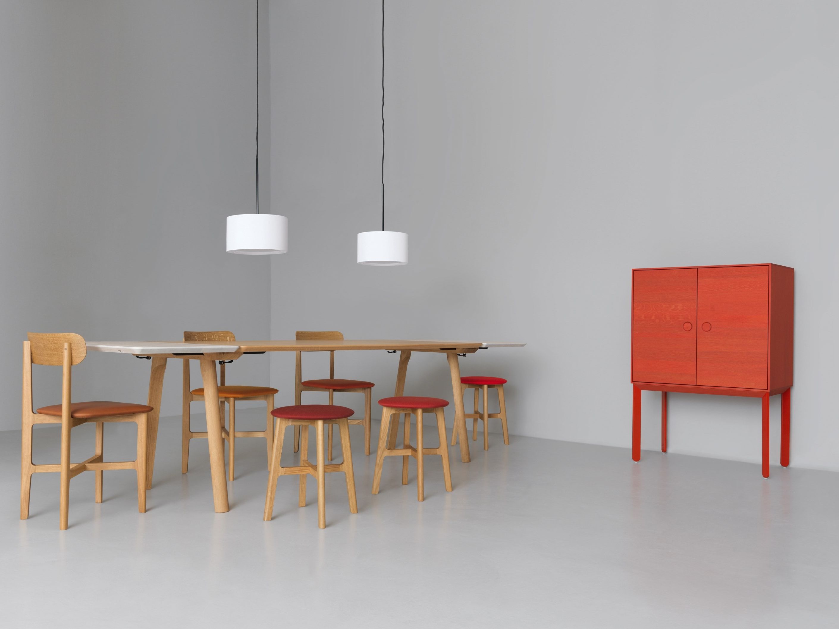 Прямоугольный выдвижной стол из массива дерева ZEITRAUM ARCH-00008498