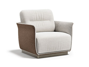 Тканевое кресло с подлокотниками