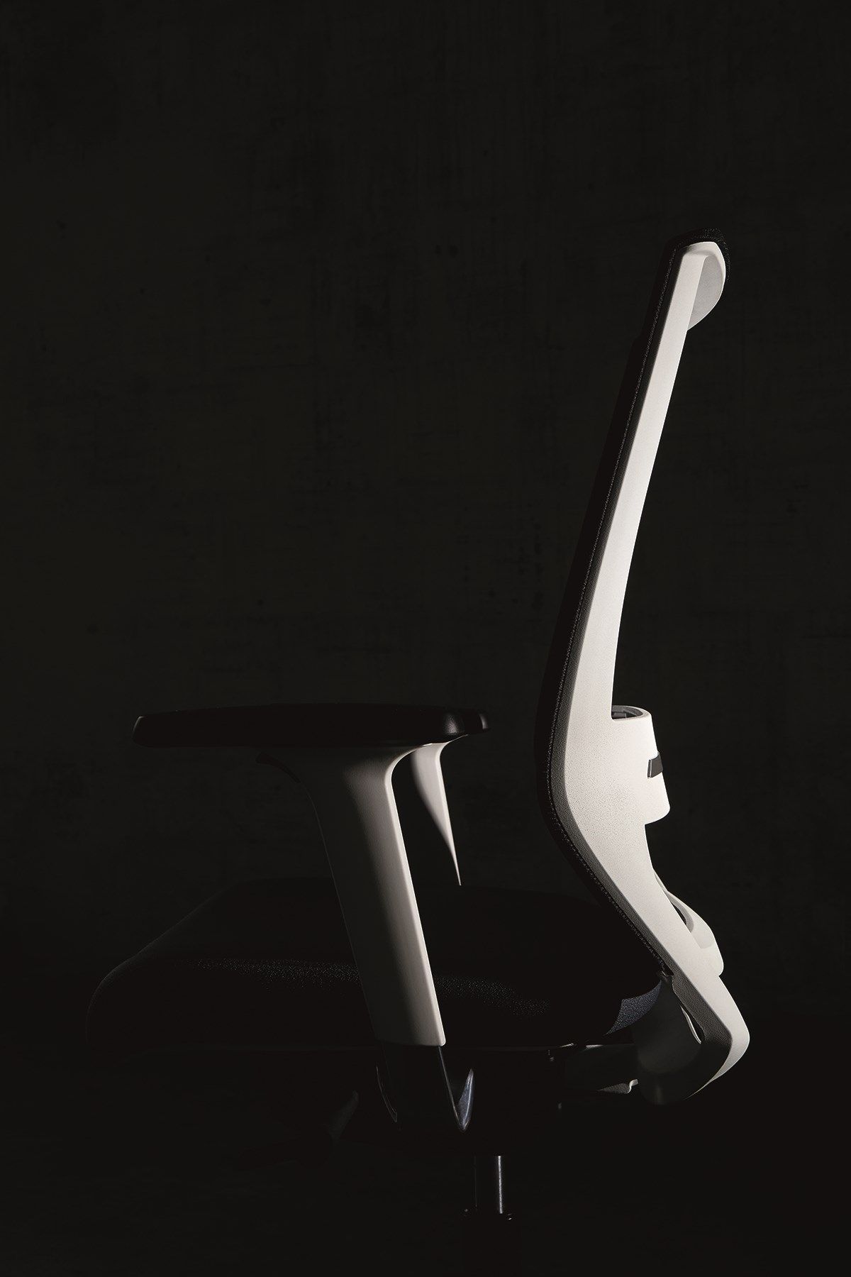 Мягкое регулируемое по высоте офисное кресло с подголовником Nahu Logica White ARCH-00038145 - Вид №5