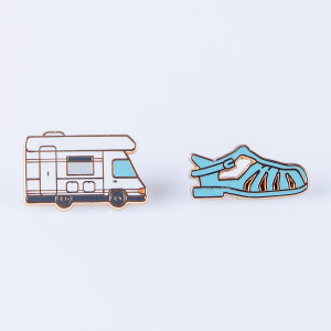 DYPINSHOL Набор из 2-х металлических булавок pinaholic holidays Doiy