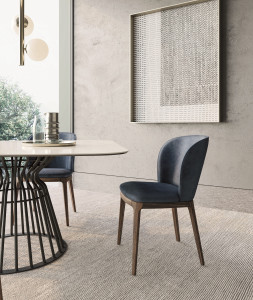 Кожаный стул