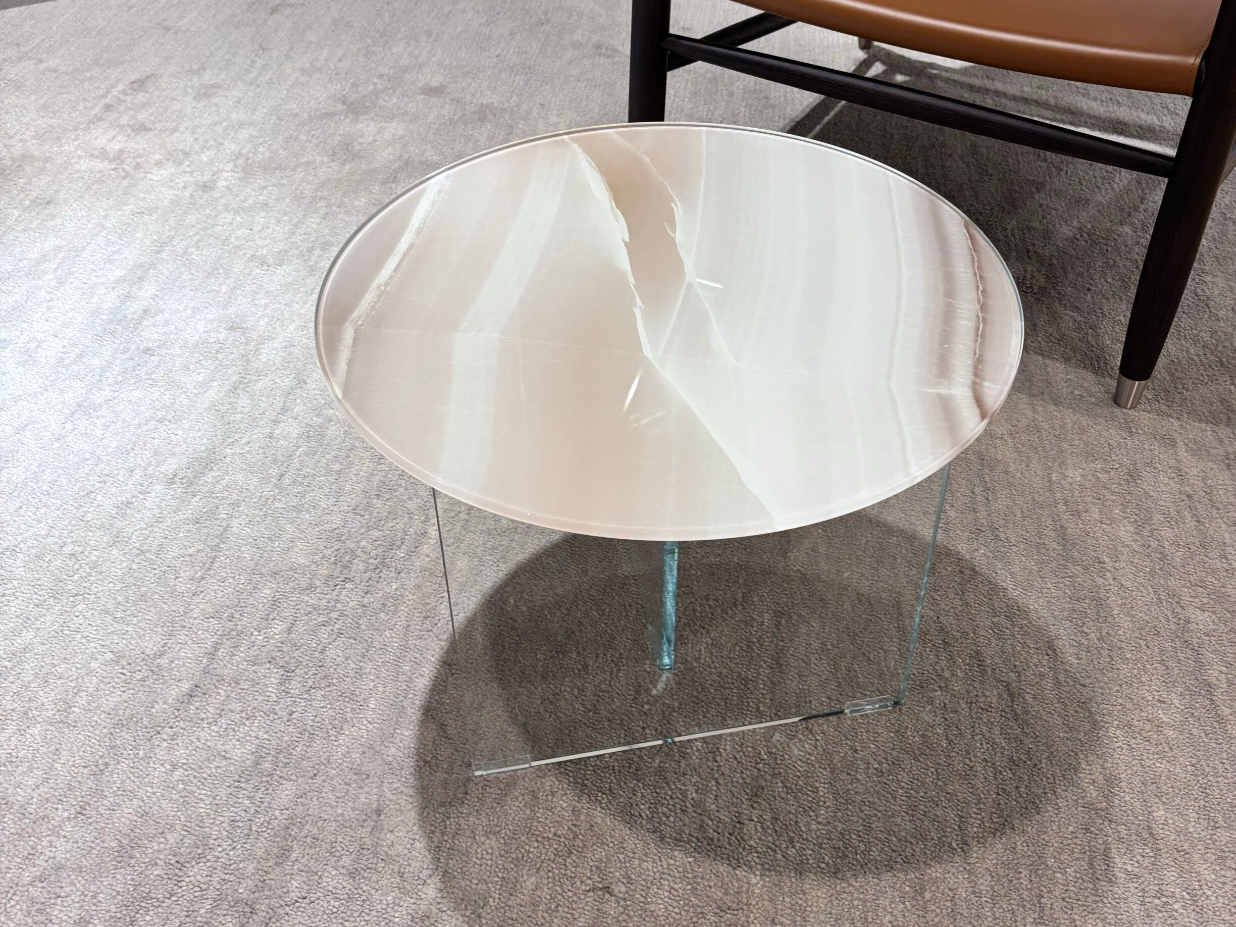 Круглый стеклянный журнальный столик In Stock озеро ARCH-00149624