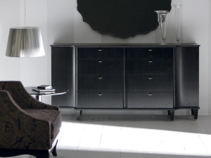 Деревянный комод