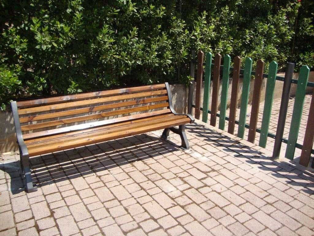 Сосновая скамья со спинкой EUROCOMITALIA классическая мебель ARCH-00019855 - Вид №1