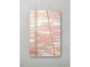 Декоративный предмет из розового мрамора