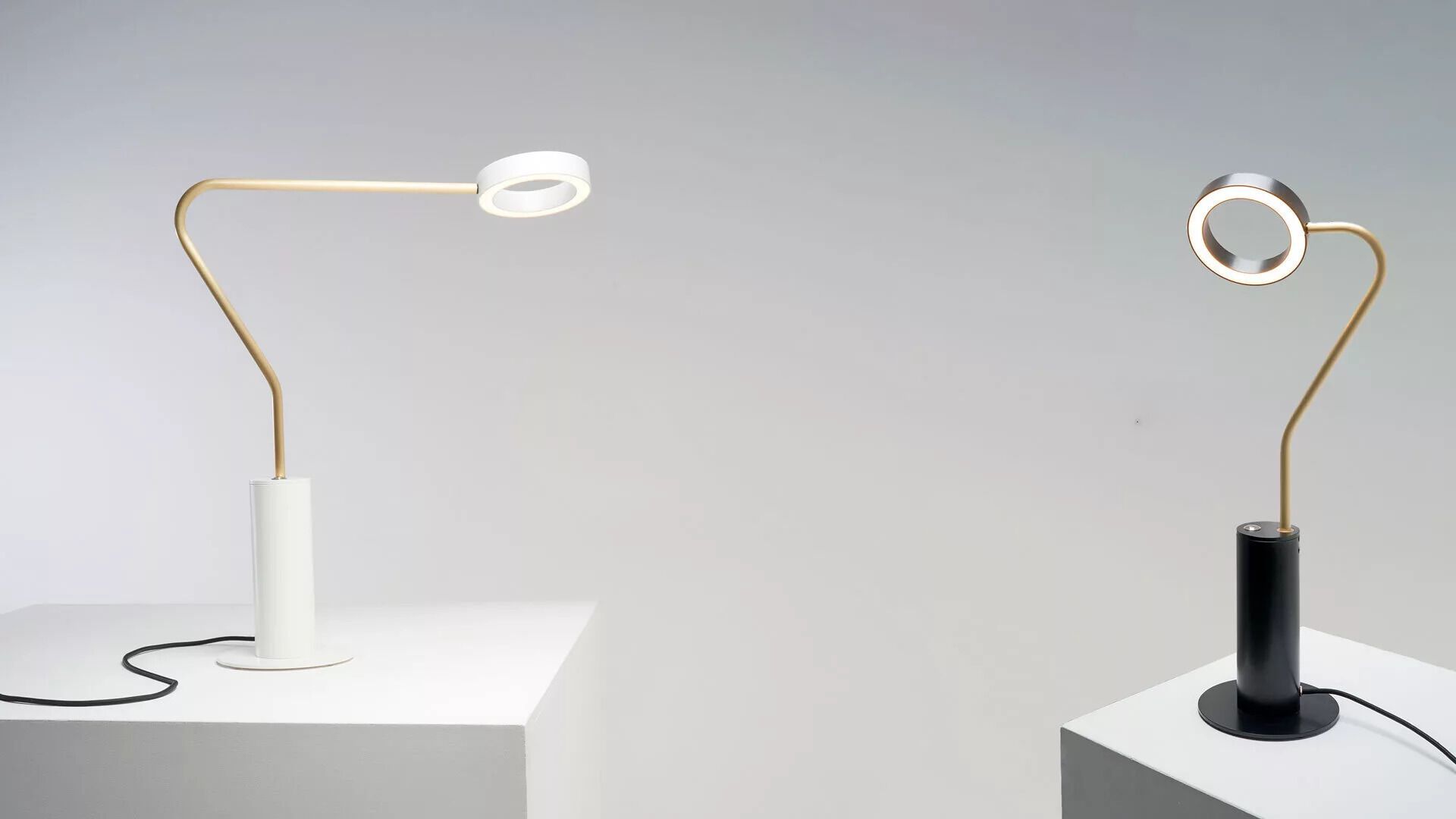 Регулируемая металлическая светодиодная настольная лампа ZAVA ARCH-00005204