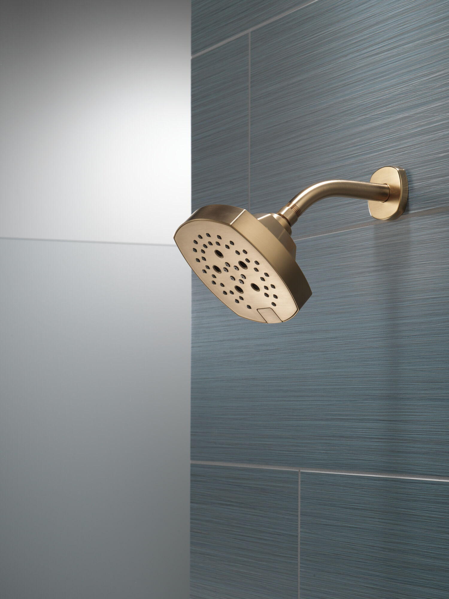 52663-CZ Насадка для душа H2Okinetic с 5 настройками Delta Faucet Universal Showering Шампанское бронза  - Вид №12
