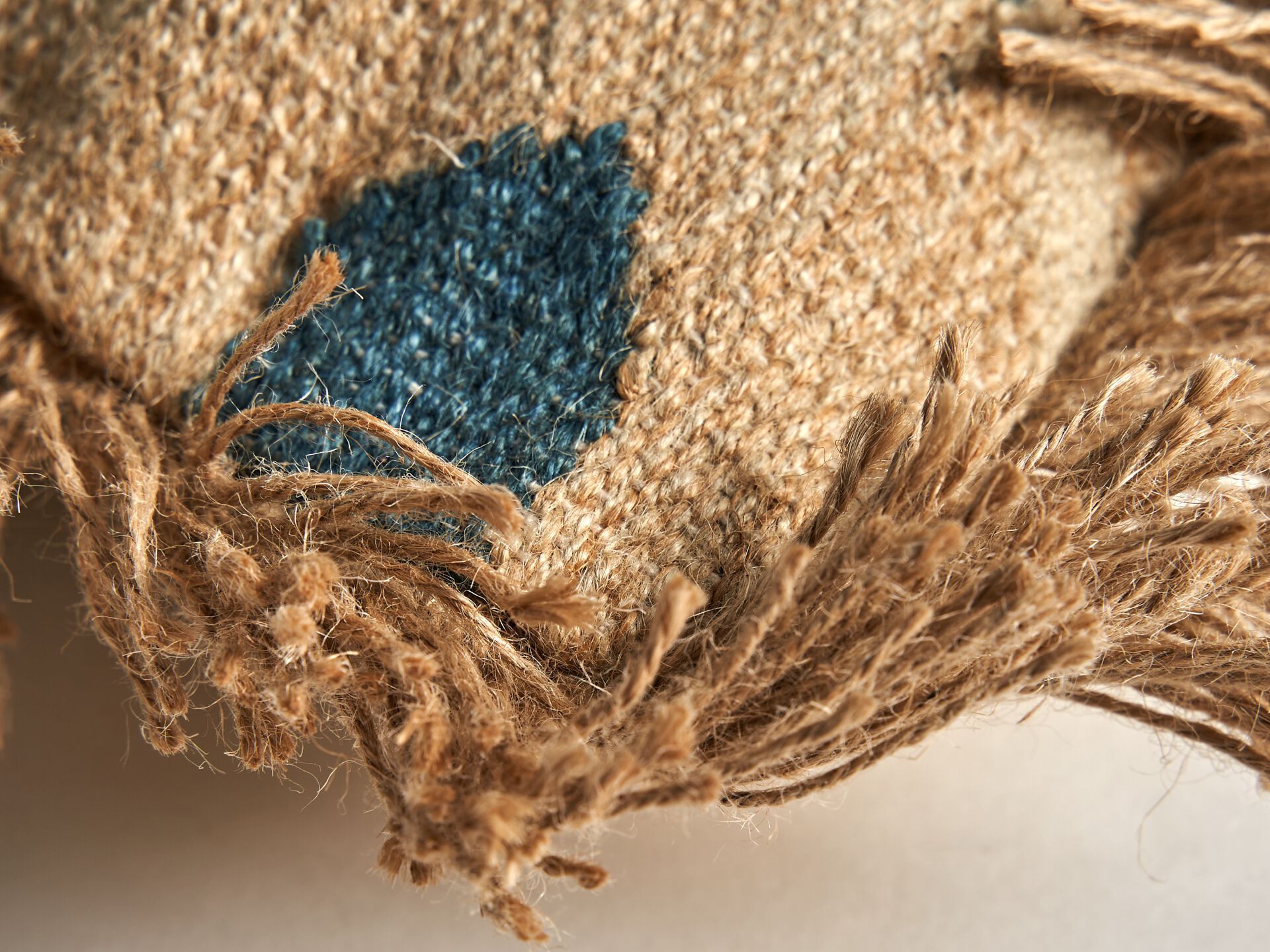 Квадратная подушка из мешковины Vical Home KEITH ARCH-00116524