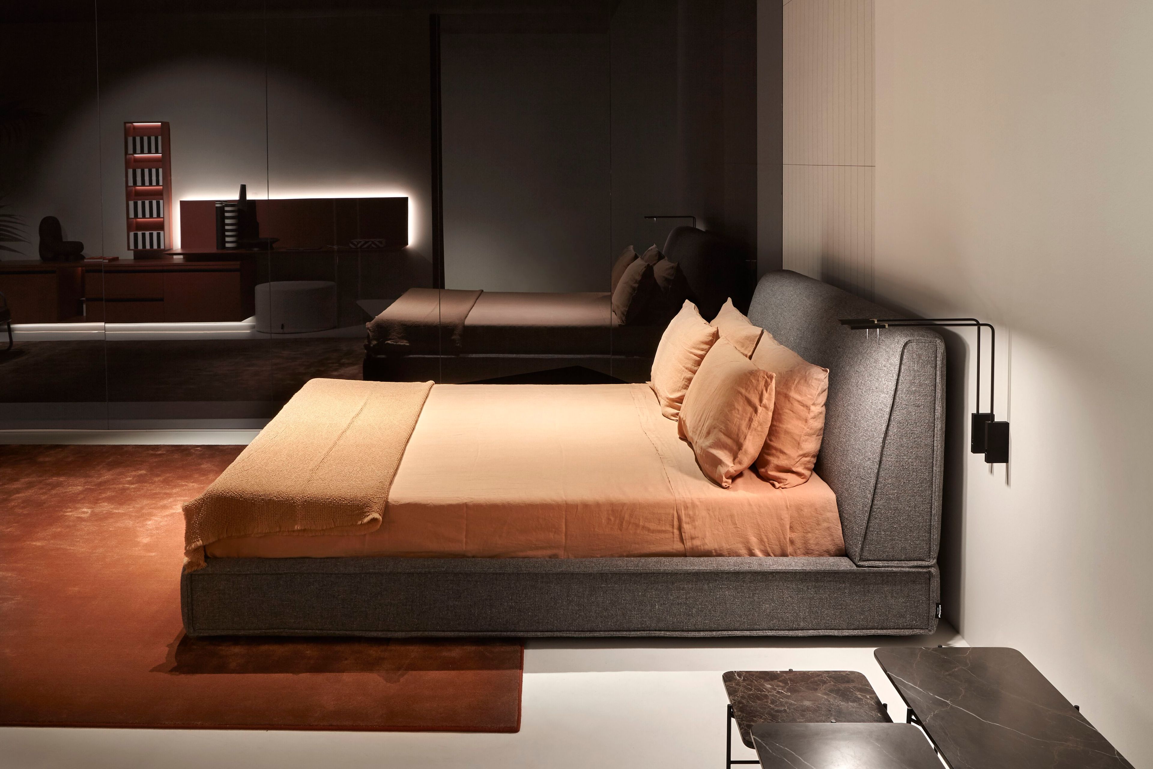 Двуспальная кровать из ткани с мягким изголовьем Antoniolupi CHARLIE ARCH-00146392 - Вид №1