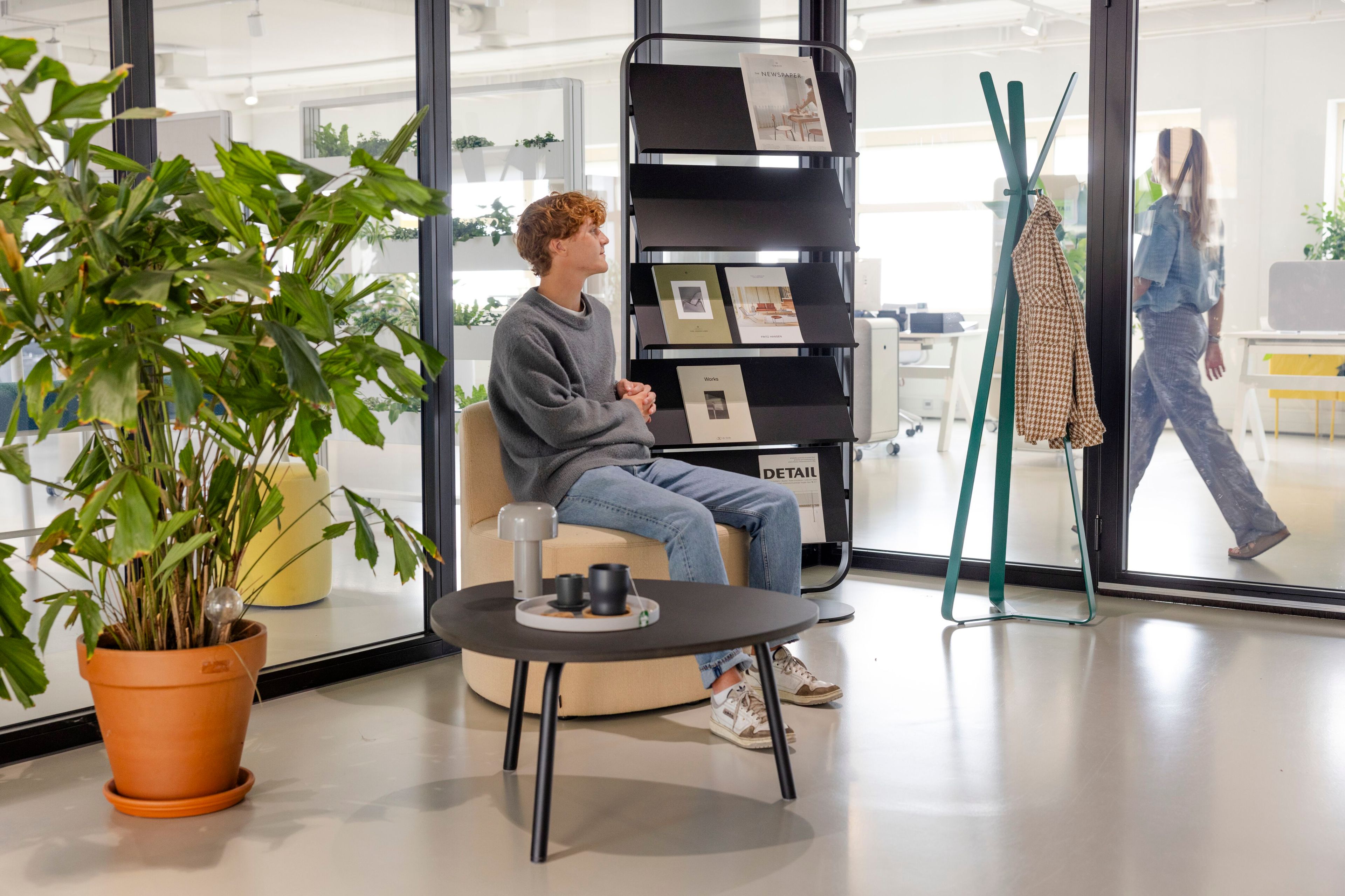 Стальная стойка для журналов с порошковым покрытием Cascando фокус ARCH-00109285 - Вид №4