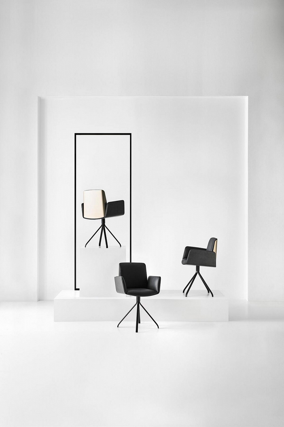 075557 Поворотное кресло Punt Mobles Hug Santreyd - Вид №1