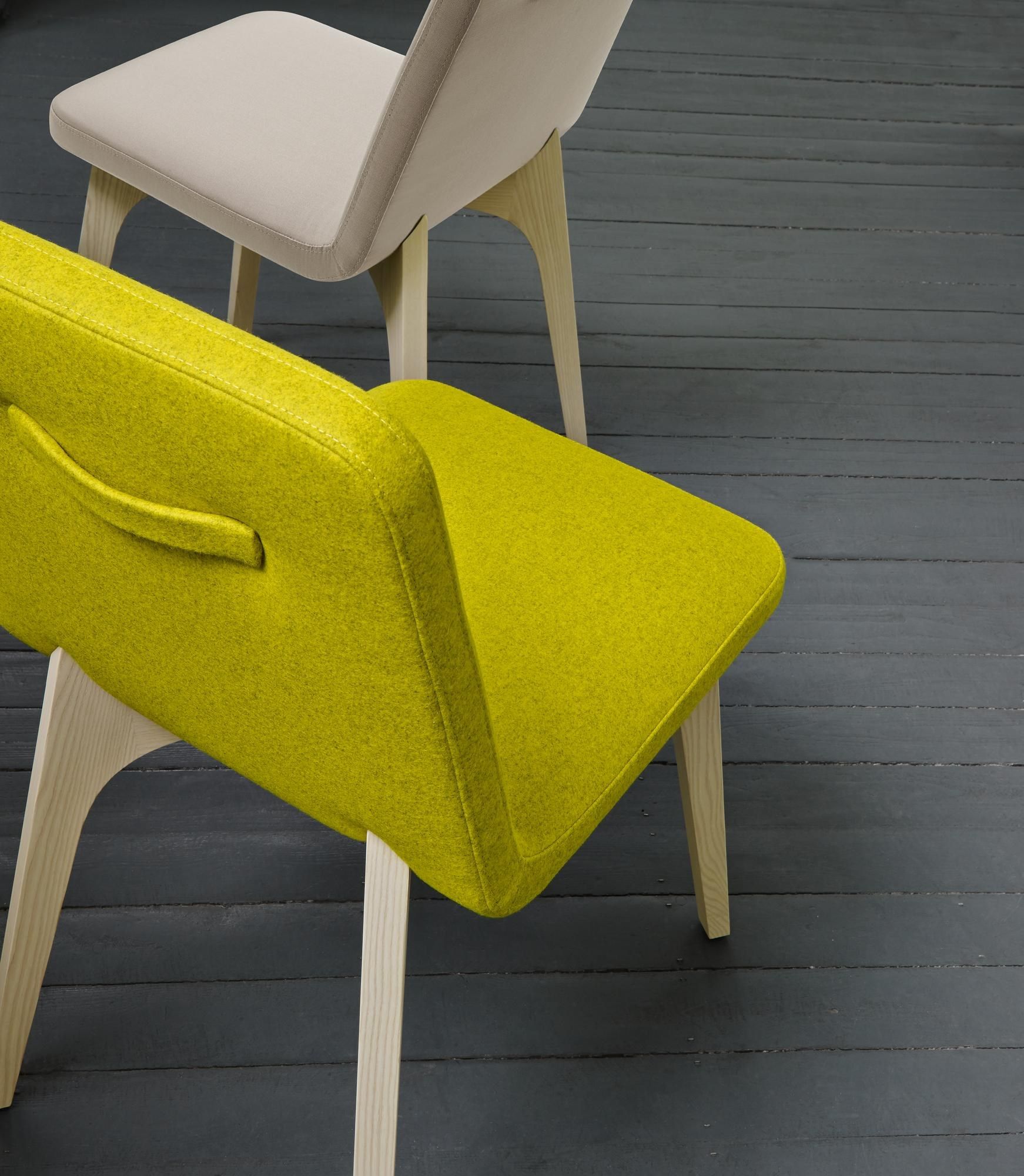Мягкий тканевый стул с подлокотниками Ligne Roset Vik ARCH-00117853 - Вид №4