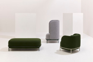 Металлическое кресло с подлокотниками