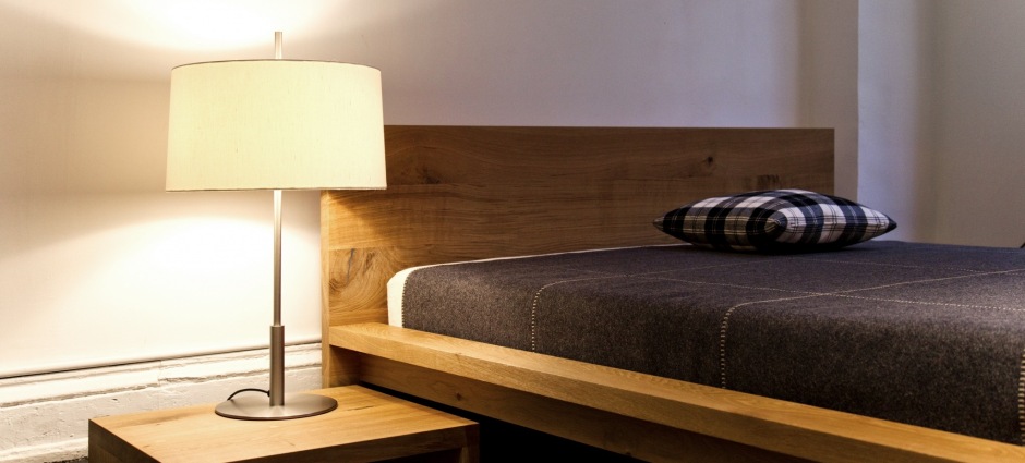 086305 Настольная лампа белая классика Santa & Cole Diana Santreyd