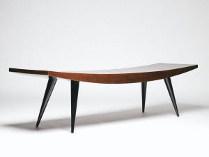 Скамья из грецкого ореха