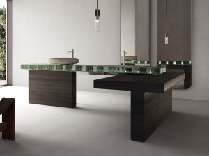 Угловой умывальник из орехового дерева и стекла