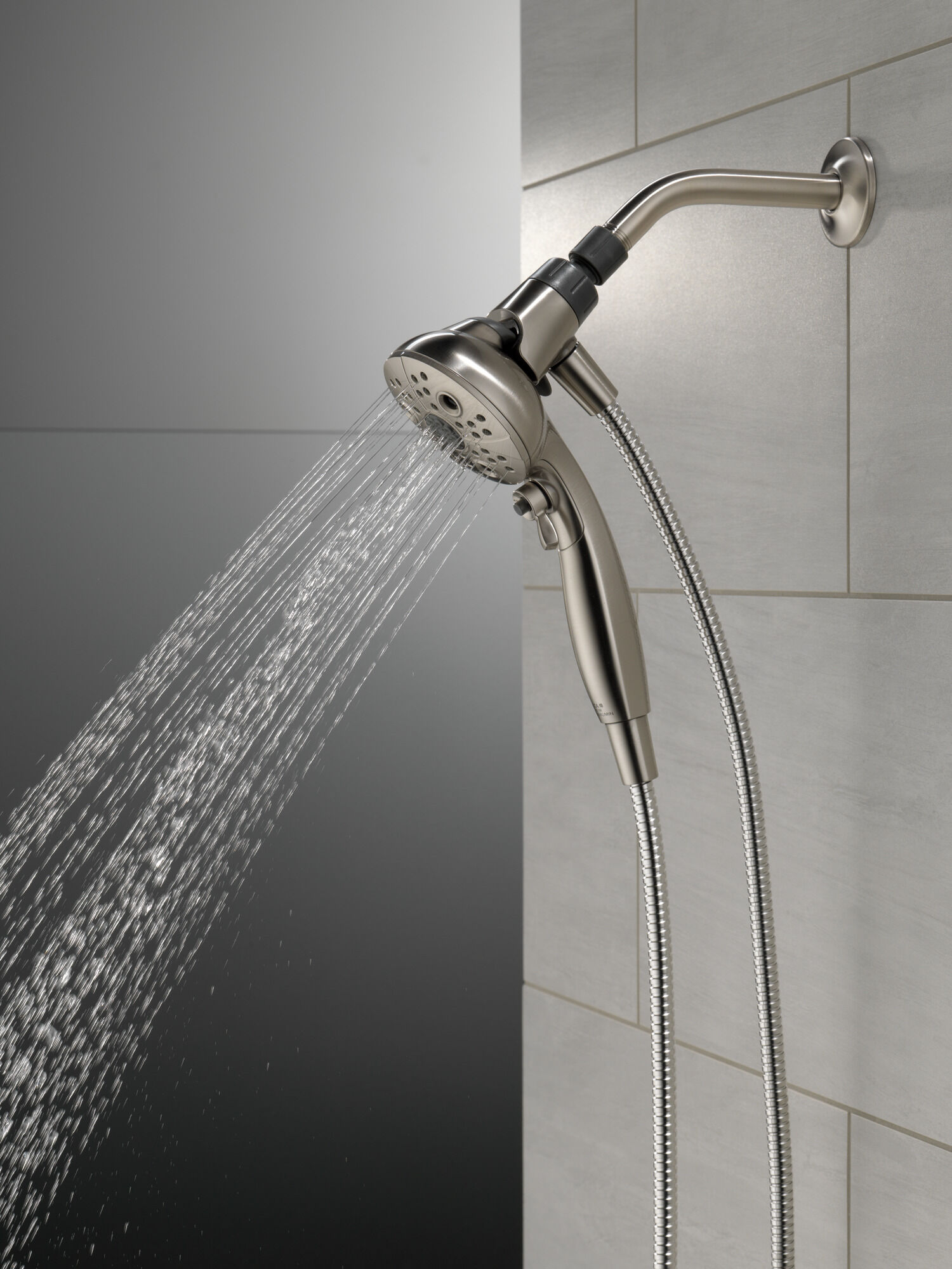 Ручной душ SureDock ™ с 5 настройками Delta Faucet 75507SN - Вид №17