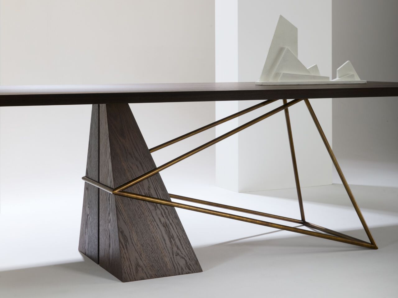 Прямоугольный стол со скульптурным основанием Julia Italia STASIS ARCH-00003277 - Вид №1