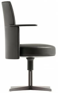 Poltrona Frau Кресло вращающееся на 4 спицы с подлокотниками La collezione - divani e poltrone