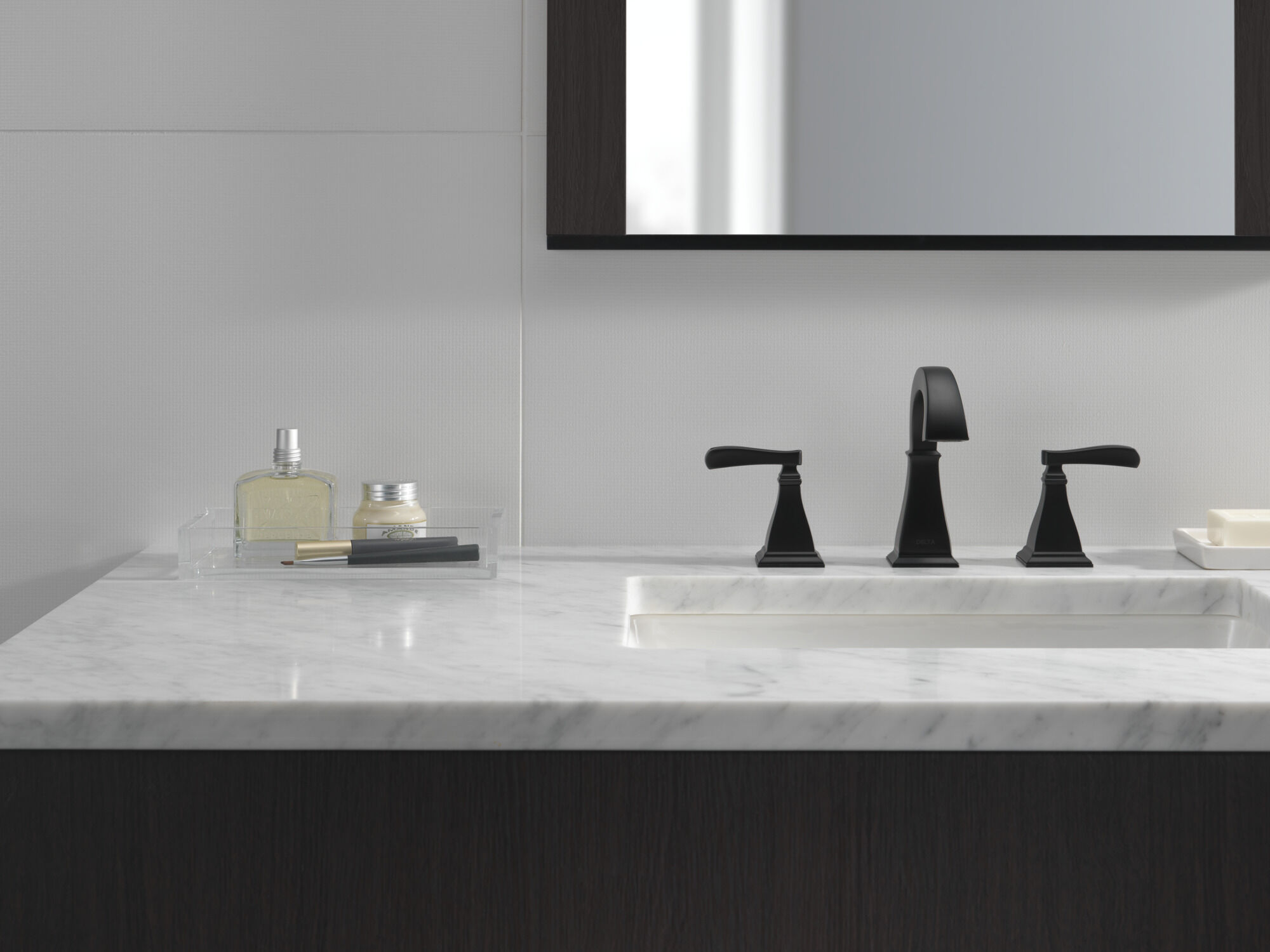 35718-BL-DST Смеситель для ванной комнаты с двумя ручками Delta Faucet Lakewood Матовый черный - Вид №2