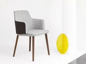 Montis Стул из ткани с подлокотниками Back me up