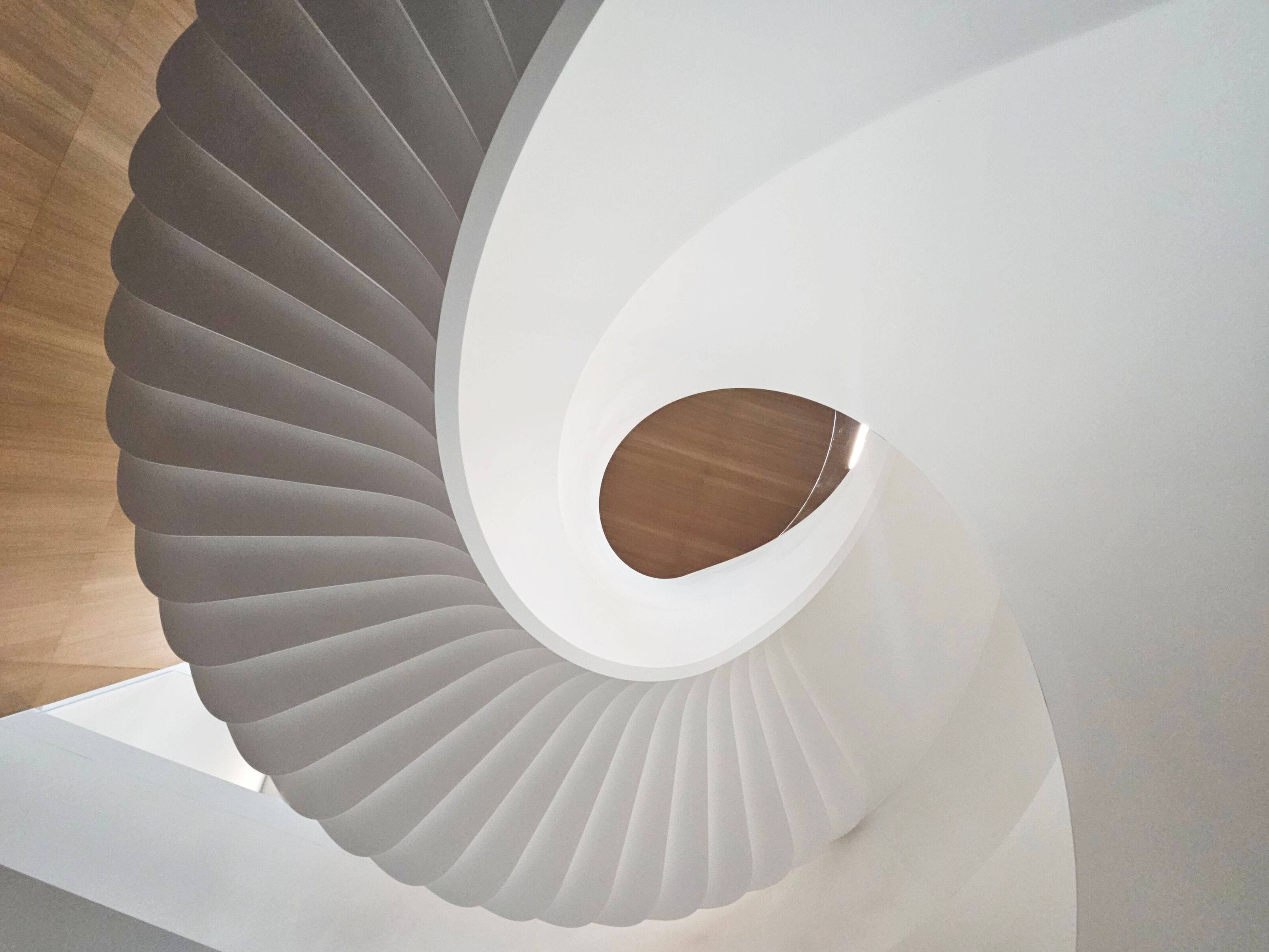 Винтовая лестница Corian® AMOSDESIGN PENTA MASARYCKA ARCH-00148157 - Вид №1