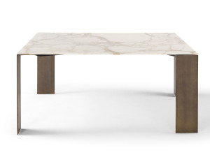 Квадратный мраморный стол с металлическим основанием из листового металла