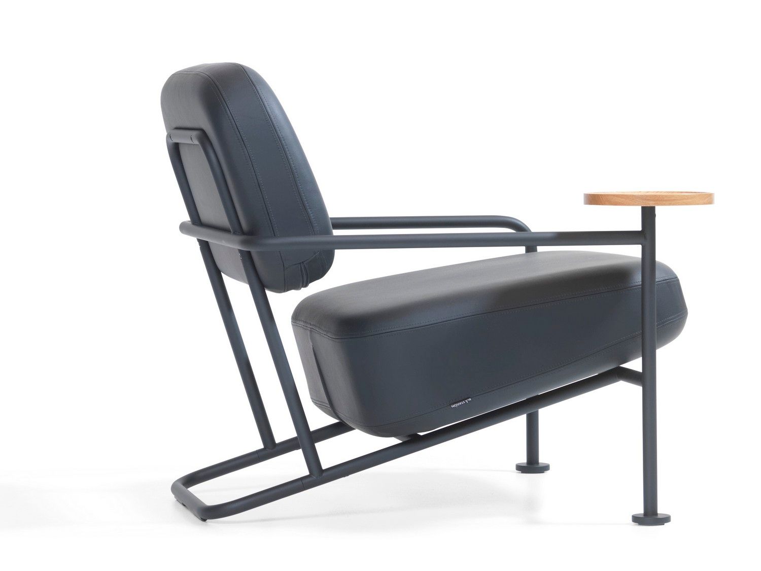 Кожаное кресло с подлокотниками Bla Station Åhus ARCH-00050667 - Вид №2