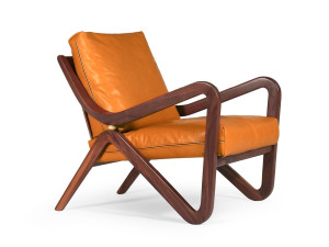 Кожаное кресло с подлокотниками