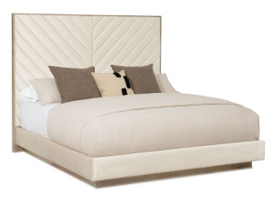 Двуспальная кровать с мягкой тканью